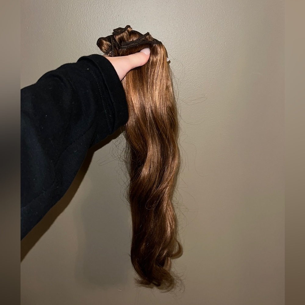 Clip in Extensions - Picture 2 of 6